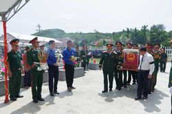 Truy điệu, an táng liệt sĩ tập thể tại xã Hiệp Đức