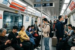 Trung Quốc đề xuất phạt hành vi bật nhạc lớn