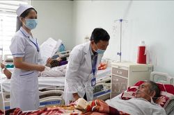 Ngày An toàn người bệnh thế giới 17/9: Bảo vệ bệnh nhân mạn tính từ những đơn thuốc dài ngày