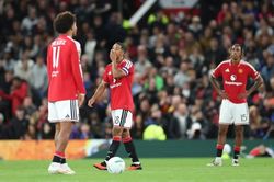 Man Utd đánh mất kỷ lục tồn tại 42 năm tại Old Trafford