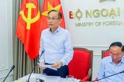 Ủy viên Bộ Chính trị, Bộ trưởng Ngoại giao Lê Hoài Trung làm việc với Ban Thường vụ Tỉnh ủy Gia Lai