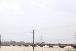 Bộ Xây dựng: Kiên quyết không cho người và phương tiện đi qua một số tuyến sông