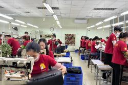 Xuất khẩu túi xách tăng 11%: Cơ hội nào để Việt Nam thoát 'mác' gia công?