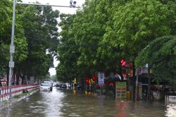 Hà Nội dồn toàn lực 'giải cứu' hơn 40 điểm ngập