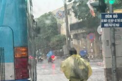 Nhiều trường học tại Hà Nội thông báo phụ huynh đón con sớm