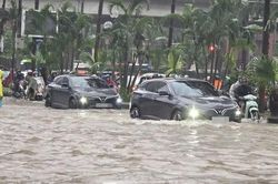 Lưu ý an toàn khi lái xe ô tô qua vùng ngập