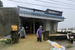 Mưa lớn tiếp diễn, mực nước sông Bùi dâng cao