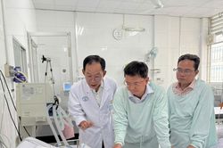 Lãnh đạo TP.HCM thăm hỏi, động viên nạn nhân vụ cháy