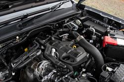 Vì sao động cơ diesel chạy không tải lâu có thể hại hơn cả khi lái xe có tải?