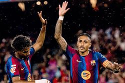 Raphinha nhảy múa cùng Yamal, Barca 'nổ' 7 bàn thắng trước Racing