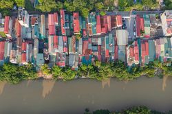 Chủ tịch Hà Nội chỉ đạo làm rõ vụ nhà xưởng 'mọc' sát hành lang thoát lũ sông Nhuệ
