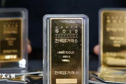 Giá vàng thế giới giảm hơn 1% sau khi Fed nâng lãi suất