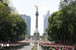 Diễu binh kỷ niệm 216 năm Quốc khánh Mexico