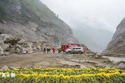 Biến đổi khí hậu làm suy yếu sườn núi Himalaya