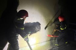 Cháy nhà dân tại phường Chợ Lớn, 7 người bị thương vong