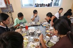 Bảo đảm bữa trưa cho hơn 8.000 học sinh vùng biên Tây Ninh