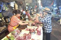Mưa kéo dài, giá thực phẩm Hà Nội biến động cục bộ