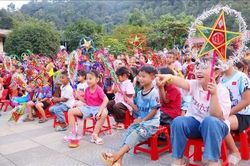 Ấm áp không khí Trung thu cho trẻ em có hoàn cảnh khó khăn