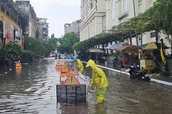 Vì sao miền Bắc, miền Trung mưa lớn kéo dài?