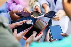 EU đề xuất cấm trẻ dưới 13 tuổi sử dụng mạng xã hội