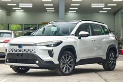 Phiên bản ô tô hybrid được ưa chuộng hơn máy xăng