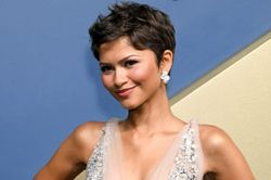 Zendaya rạng rỡ tại lễ trao giải Emmy 2026