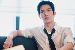 Tỉnh Bách Nhiên gây sốt khi đăng ảnh cùng nữ chính 'Đầu xuân tươi sáng'