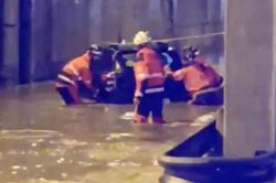 Mưa xối xả gây lũ chết người ở Tây Ban Nha, nhiều điểm du lịch nổi tiếng chìm trong biển nước