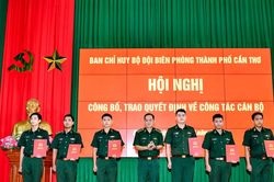BĐBP TP Cần Thơ trao quyết định công tác cán bộ