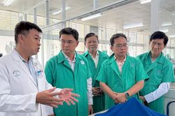 Lãnh đạo TP.HCM thăm các nạn nhân vụ cháy