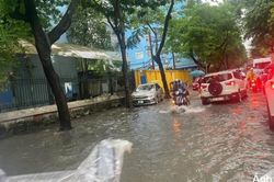 Hà Nội mưa lớn, nhiều trường cho học sinh học trực tuyến
