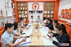 Thẩm định hồ sơ Giải thưởng Công nghiệp, Thương mại, Dịch vụ tại Công ty CP Khóa Việt - Tiệp