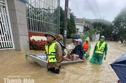 Công an xã Nông Cống phối hợp di dời 420 hộ dân đến nơi an toàn