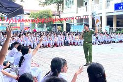 Bảo đảm an toàn giao thông cho học sinh