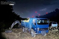 Bắt quả tang 3 đối tượng khai thác, vận chuyển khoáng sản trái phép trong đêm