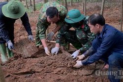 Tìm thấy, cất bốc thêm 1 hài cốt liệt sĩ tại bản Bãi Dinh