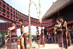 Điệu múa Târ-Nai dâng Thần Dzèng của người Tà Ôi