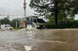Hà Nội huy động 2.500 người ứng phó ngập úng