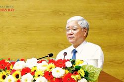 Ph&oacute; Chủ tịch Thường trực Quốc hội Đỗ Văn Chiến dự Hội nghị chuyển giao Bộ học liệu 'B&igrave;nh d&acirc;n học vụ số' cho Th&agrave;nh ủy Đồng Nai