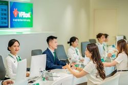 Dòng vốn triệu tỷ vào địa ốc, các nhà băng bắt đầu phân hóa