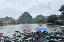 Ninh Bình điều chỉnh nhiều hoạt động du lịch do mưa lũ