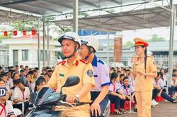 Cà Mau trang bị kỹ năng lái xe an toàn cho toàn dân nhân dịp năm học mới