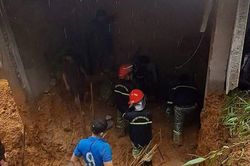 Sạt lở đất vùi lấp 3 người trong một gia đình ở Phú Thọ, hiện trường đau lòng