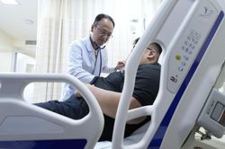 Tăng huyết áp từ 14 tuổi nhưng không chữa, nam thanh niên suy thận khi mới 25