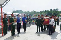 Truy điệu, an táng mộ tập thể 17 liệt sĩ sau 38 năm được người dân lo hương khói