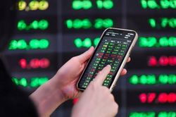 VN-Index tăng gần 13 điểm sau tin Fed nâng lãi suất