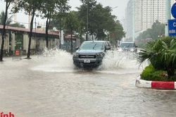 Hà Nội: Sở Xây dựng Hà Nội lý giải vì sao đường Tố Hữu ngập sâu dù nằm ngay cạnh công trình chống ngập