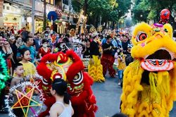 Múa lân, rước đèn, làm đồ chơi dân gian tại Lễ hội Trung thu 2026