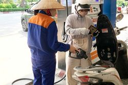 Giá xăng dầu đồng loạt tăng, E10RON95 lên 25.636 đồng/lít