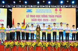 Hơn 9 tỷ đồng khen thưởng, trao học bổng cho tân sinh viên Đại học Cửu Long